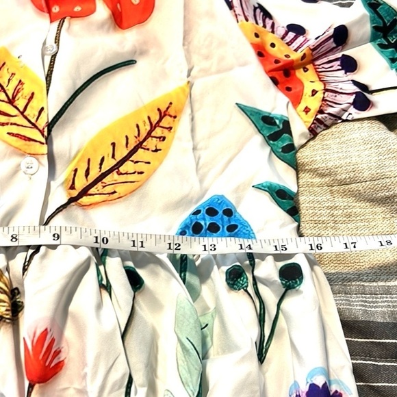 Gorgeous Button-Neck Lightweight Dress, Flowy, Floral, Fabulous, Size Small - Picture 6 of 10